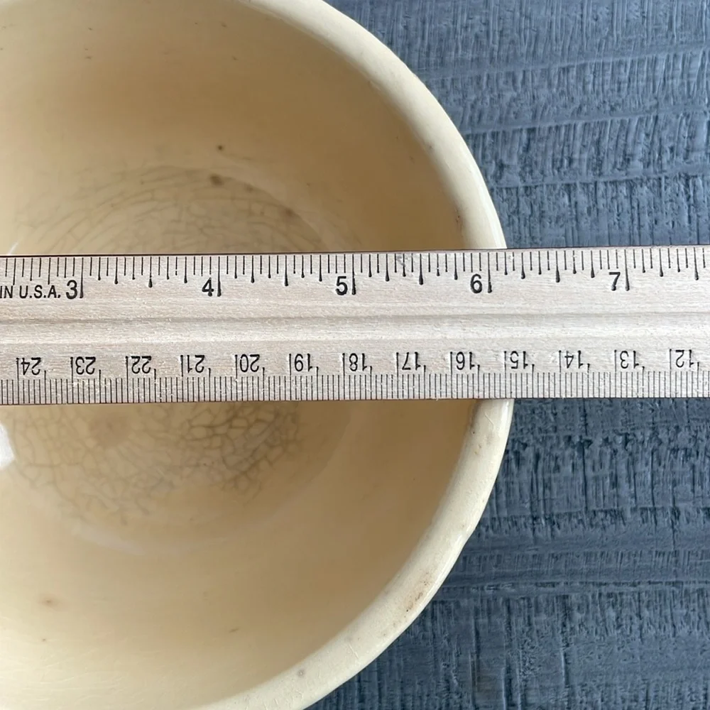 1940’s Watts pottery Ribbed Bowl - Picture 4 of 4